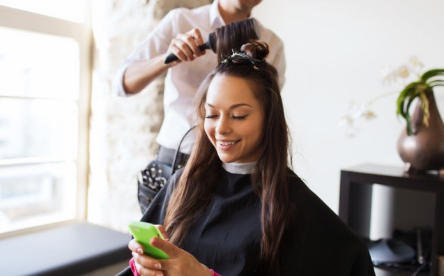 Menggunakan hair dryer
