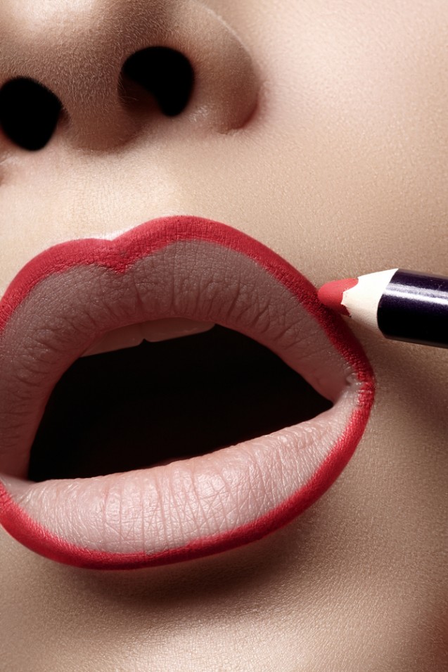Mengikuti bentuk bibir aslimu