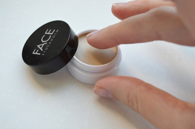 Make up berbentuk jar